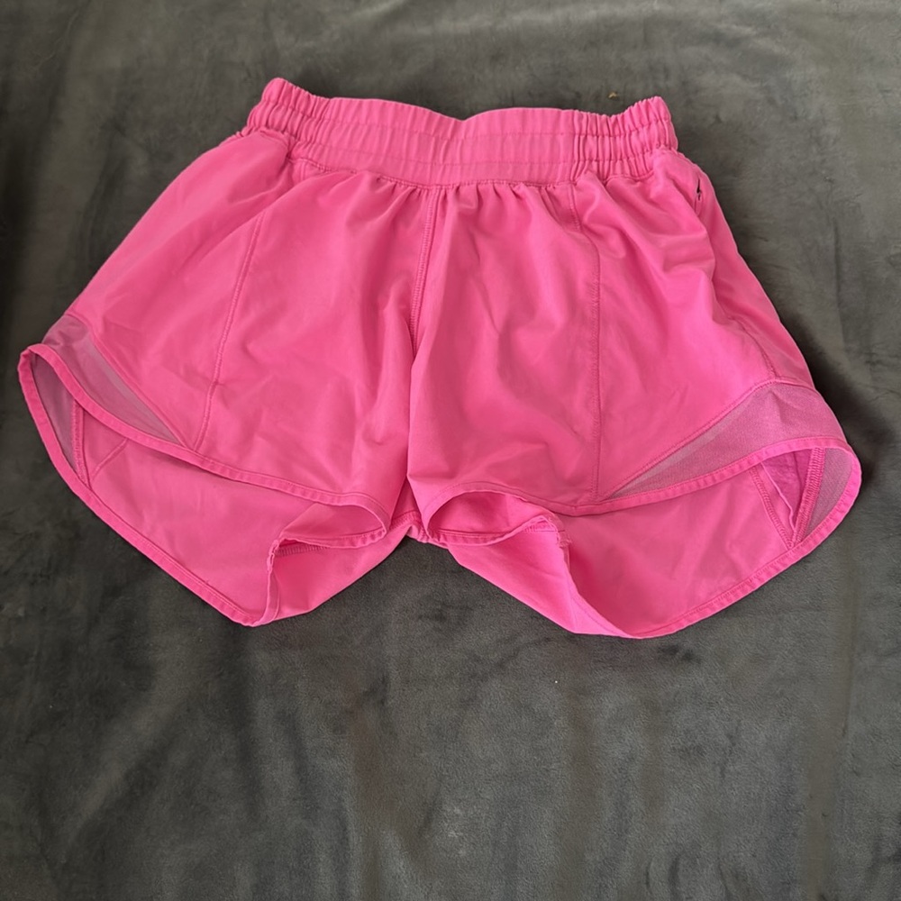 Lululemon hot pink hotty hot shorts Brand new - Picture 2 of 2